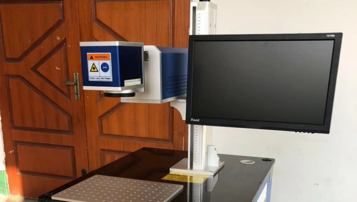PCB紫外激光打標(biāo)系統(tǒng)：高精度標(biāo)記技術(shù)的革新與應(yīng)用