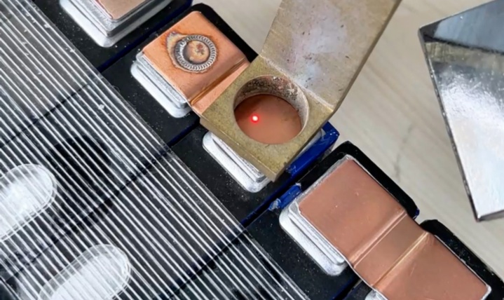 精密電池焊接機(jī)工藝對(duì)比超聲波焊接
